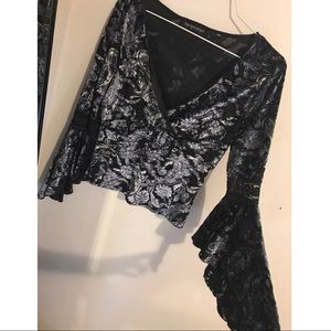 Shiny / silvery velvet bell sleeve top!